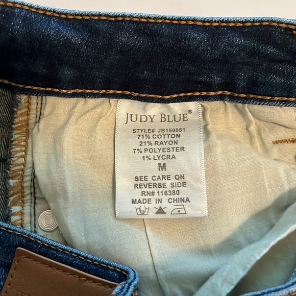 Judy Blue Mid Rise Shorts Size M - Picture 10 of 16